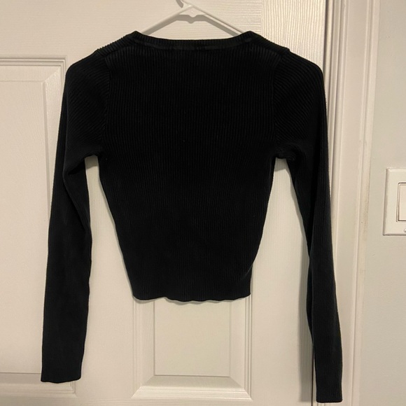 Brandy Melville Cropped V-neck Milena Sweater - Picture 3 of 3